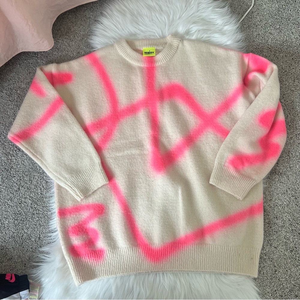 NEOITY cream ivory chunky knit crew neck scribble graffiti print sweater